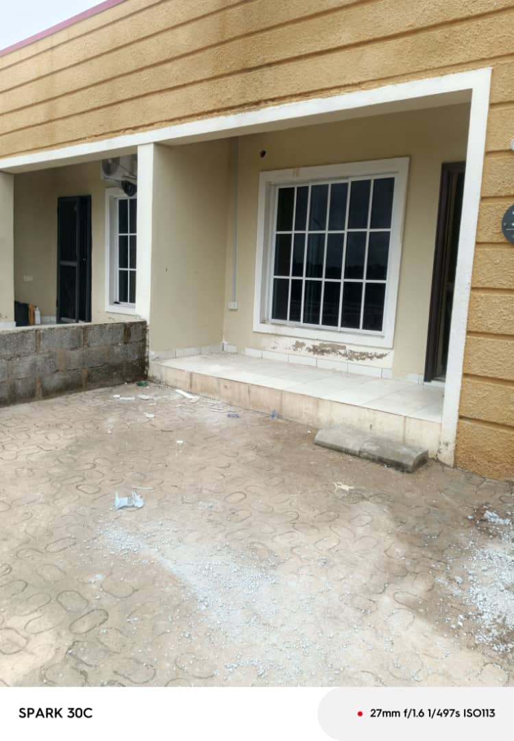 2 Bedroom Apartment in Palmville - image 1